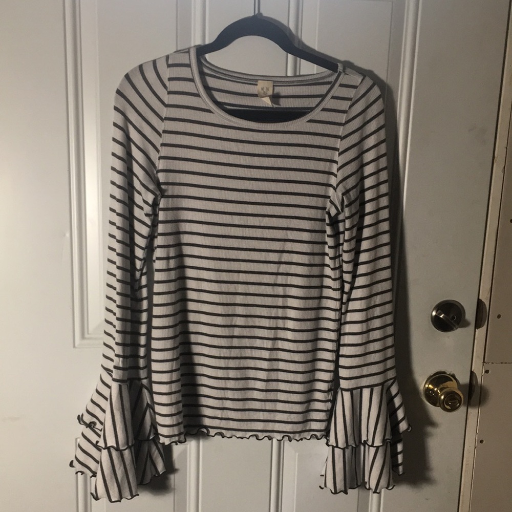 We The Free long ruffled bell sleeved blue & white striped scoop neck tee size L